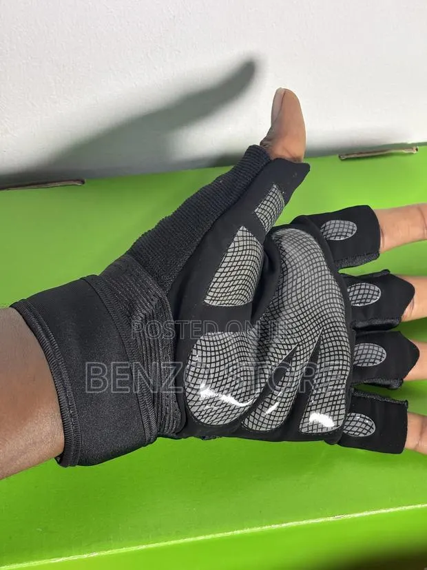 Quality Exercise Gloves for Gym and Fitness Sessions · Photo 1