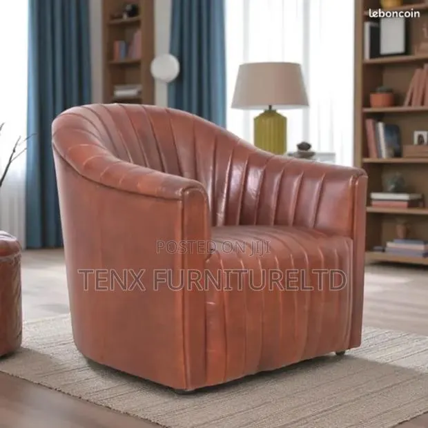 Club Chair/Armchair (Stanfield Leather)Brown · Photo 1