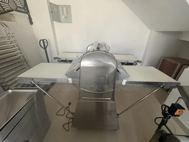 Standing Commercial Dough Sheeter · Photo 1