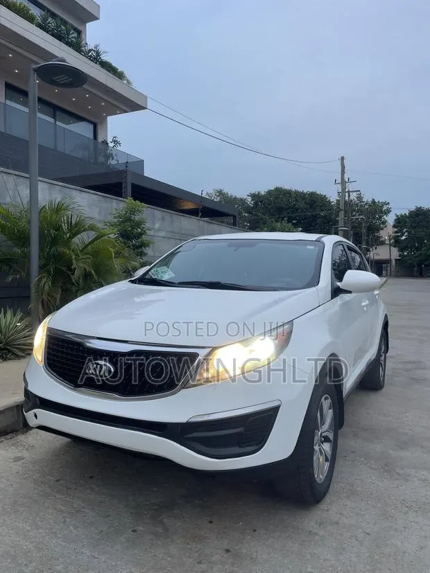 Kia Sportage EX 4dr SUV AWD (2.4L 4cyl 6A) 2013 White · Photo 1