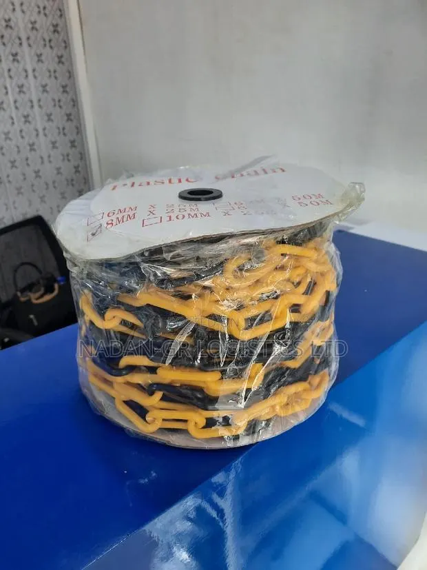Plastice Barricade Chains · Photo 1