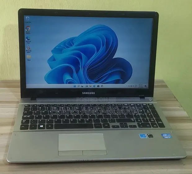 Laptop Samsung NP370R5E 8GB Intel Core I5 HDD 1T · Photo 1