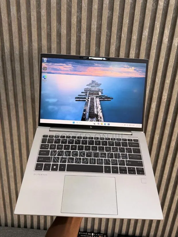 Laptop HP EliteBook 640 G11 8GB AMD Ryzen 5 SSD 256GB · Photo 1