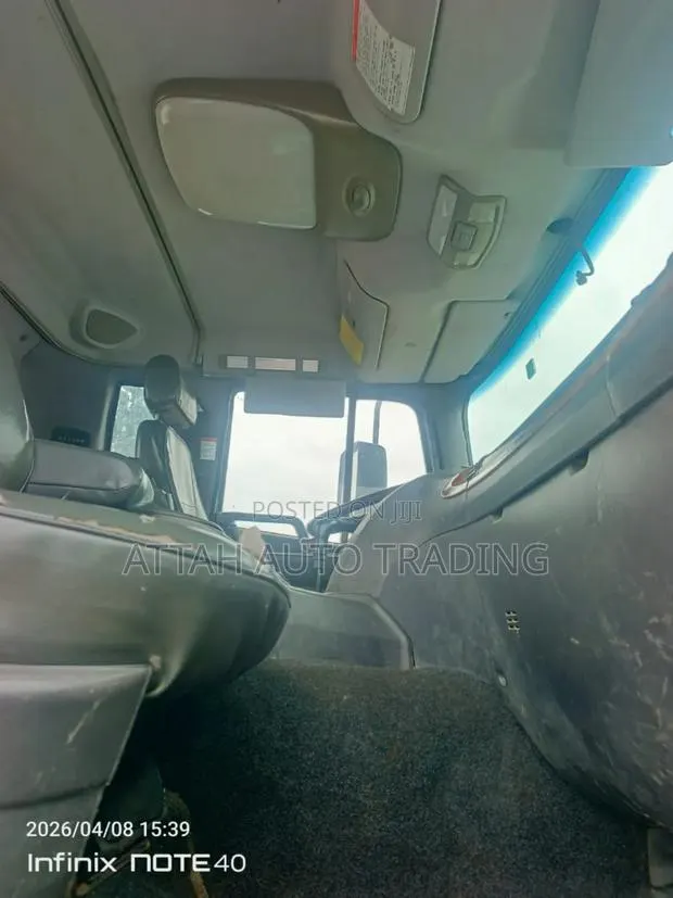 Multi Axle Gold Truck · Photo 3