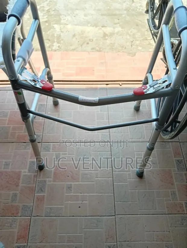 Walker Without Wheels (Zimmer) · Photo 1