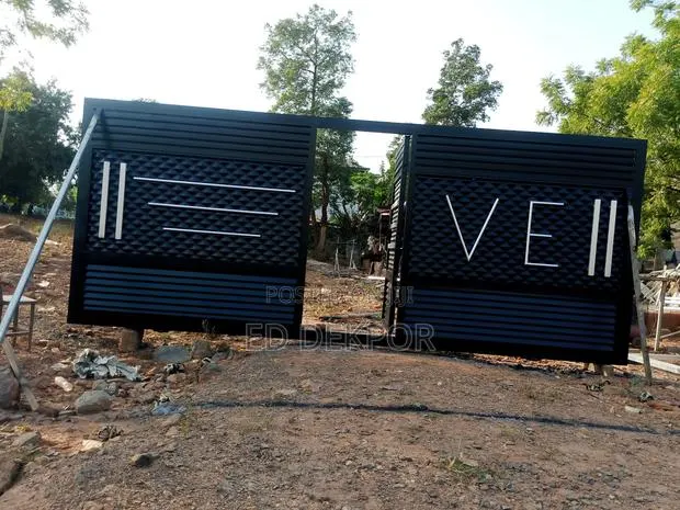 Modern Sliding Gate · Photo 1