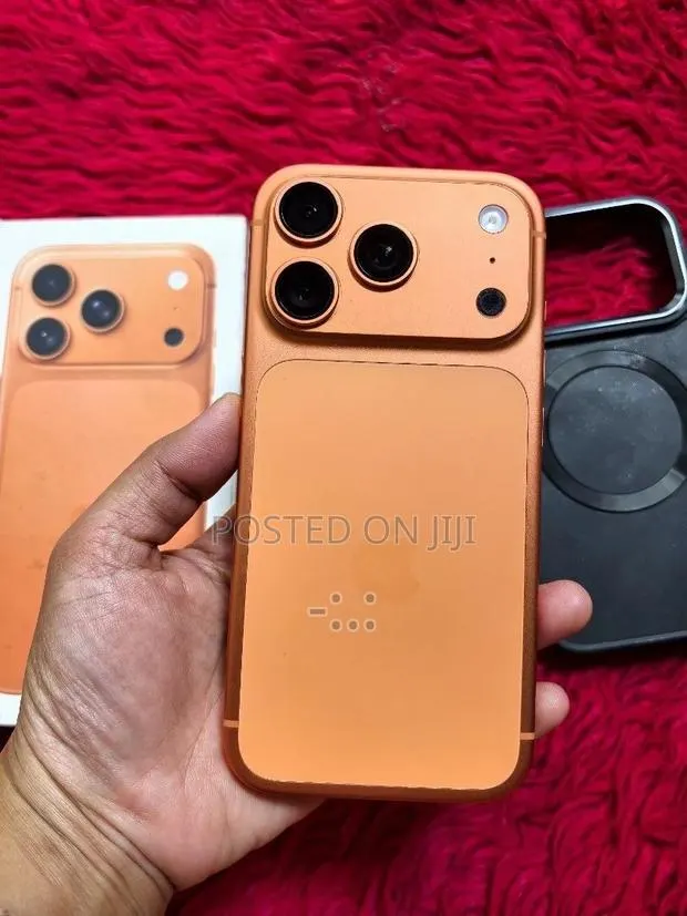 Apple iPhone 17 Pro Max 512 GB Orange · Photo 1