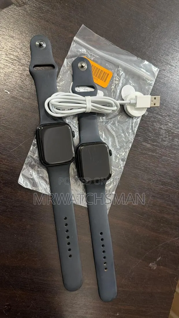 Apple Watch SE1 & SE2 44mm Available · Photo 1