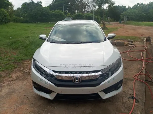 Honda Civic 2017 White · Photo 1
