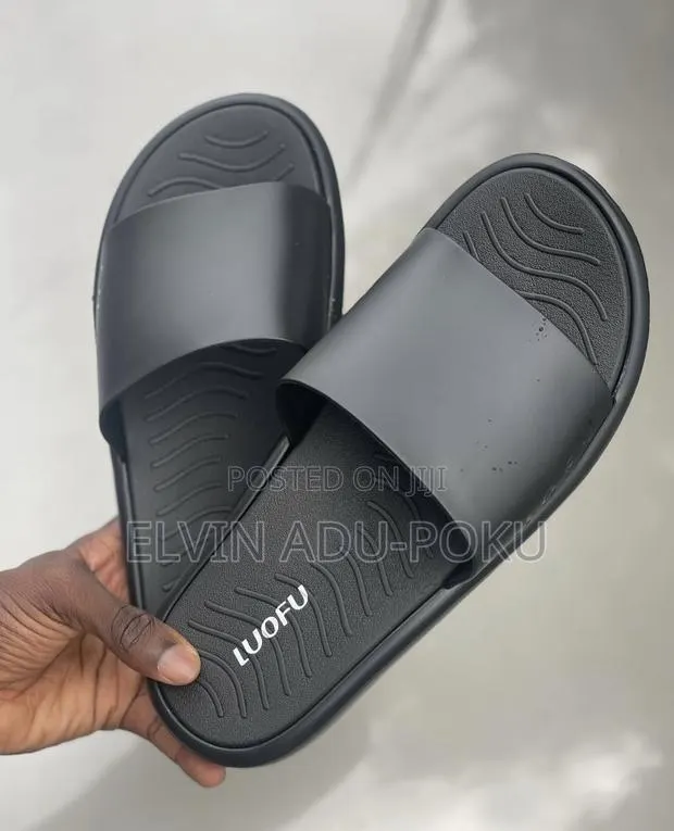 Luofu Unisex Slides “ Core Black” · Photo 1
