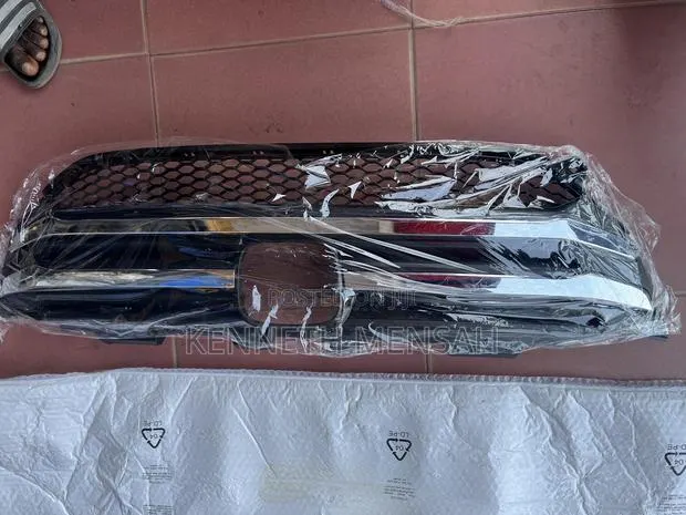 Honda Pilot 2016-2018 Grill · Photo 1