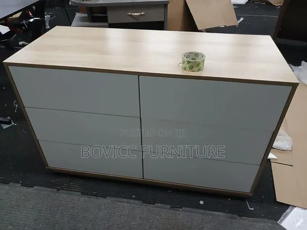 Chest of Drawers · Photo 1