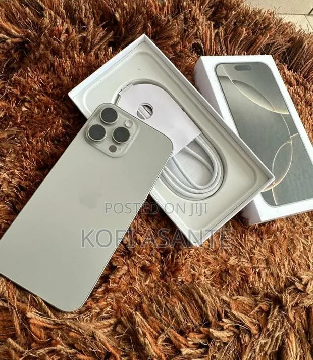 Apple iPhone 16 Pro Max 512 GB Silver · Photo 1