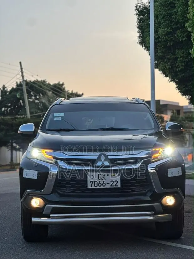Mitsubishi Montero Sport 2017 Black · Photo 1