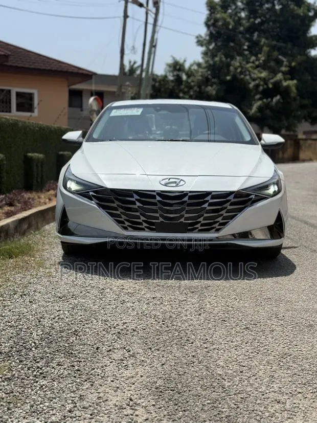 Hyundai Elantra Limited 2022 White