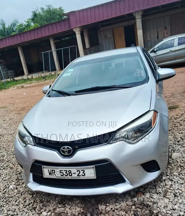 Toyota Corolla 2018 Silver · Photo 1