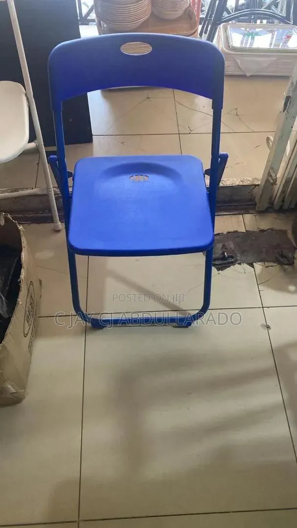 Folding Chairs With Metal Legs · Photo 1