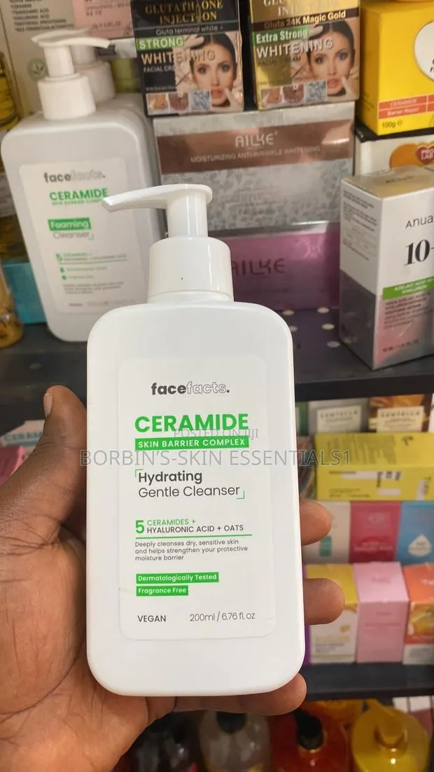 Face Facts Hydrating Cleanser · Photo 1