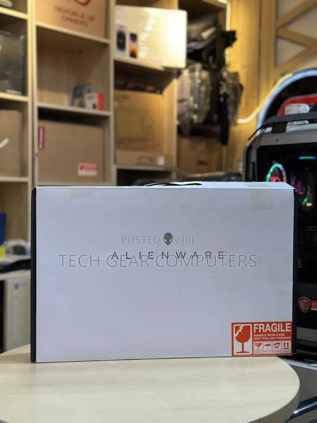 Laptop Alienware M16 r1 16GB Intel Core i7 SSD 1T · Photo 1