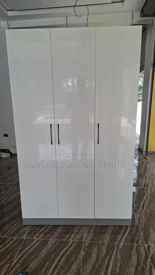 43-B Laminated Double Wardrobe 120x55x200cm · Photo 1