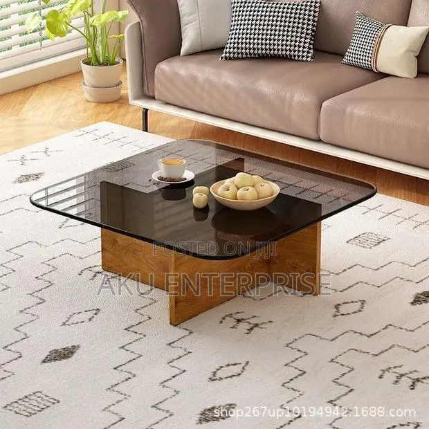 Antique-Style Tempered Glass Coffee Table · Photo 1