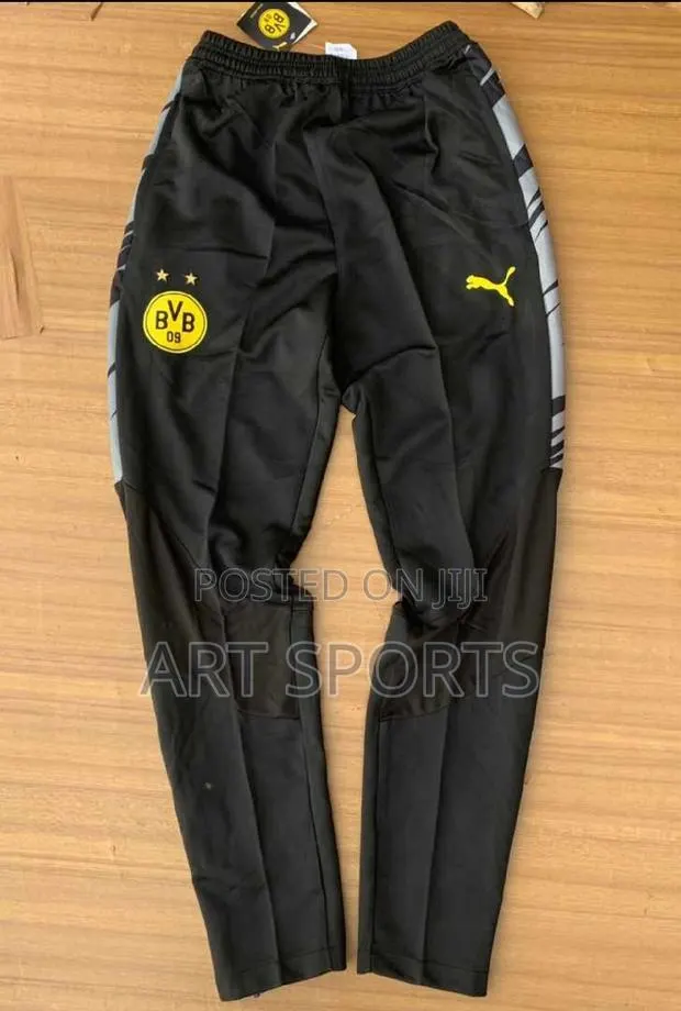 Puma Joggers · Photo 1