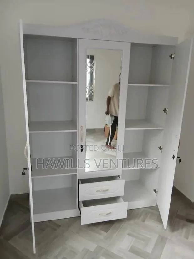 3 in 1 Spacious Wardrobe · Photo 1
