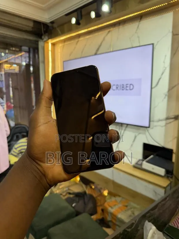 Apple iPhone XS Max 64 GB Gold · Photo 1