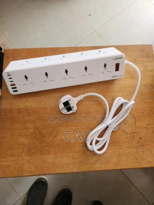 10 AC Outlets Universal Power Strip · Photo 1