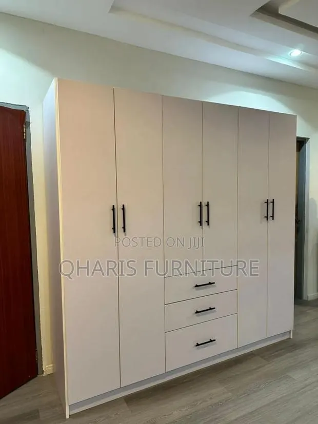 Spacious Wardrobe · Photo 1