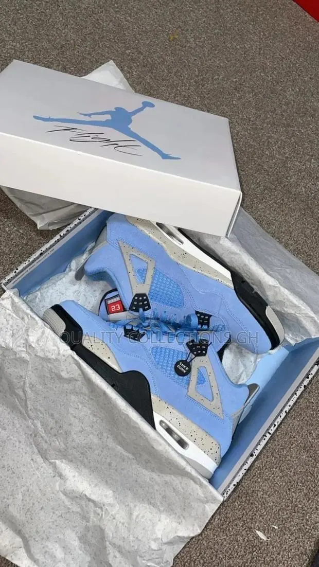 Jordan 4 Retro Blue · Photo 1
