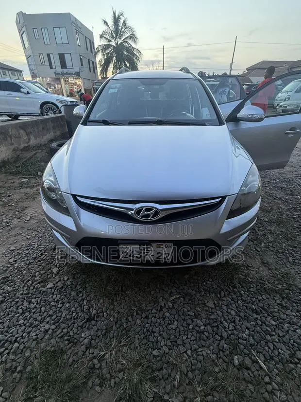 Hyundai i30 1.6 2008 Silver · Photo 1
