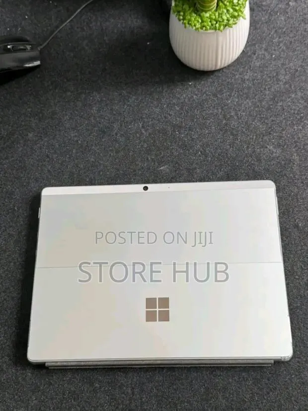 New Laptop Microsoft Surface Pro 8 8GB Intel Core i5 SSD 256GB · Photo 1