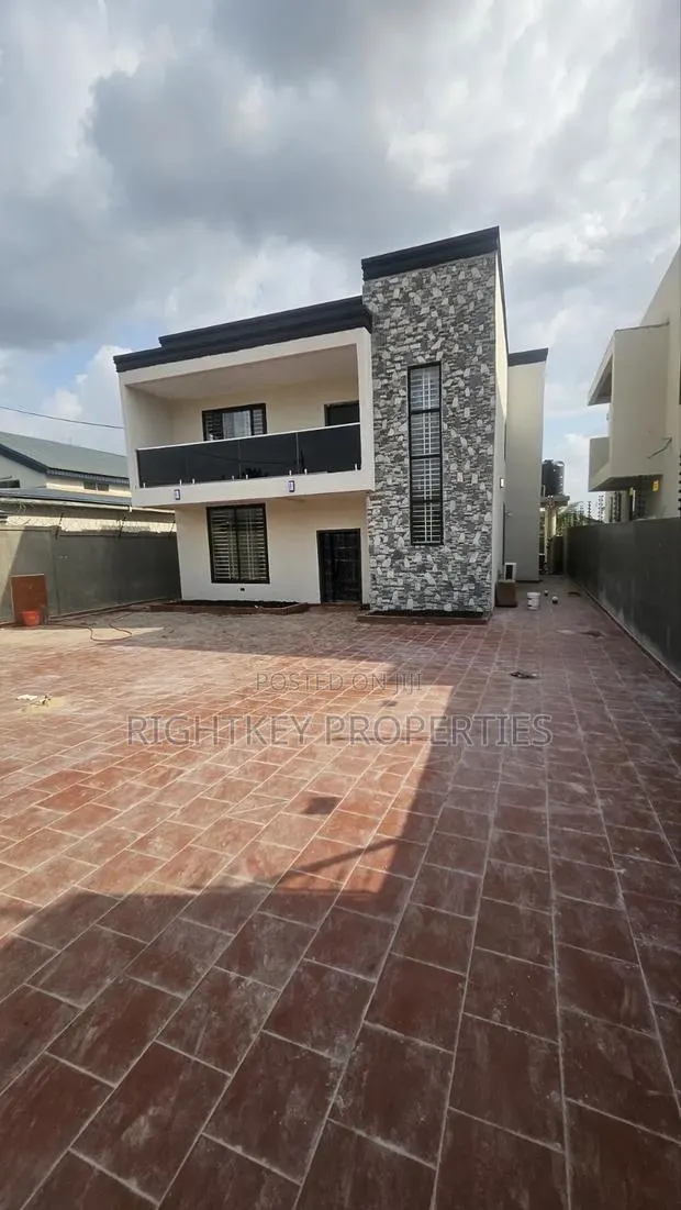 4bdrm Duplex in Kumasi Metropolitan for sale · Photo 1