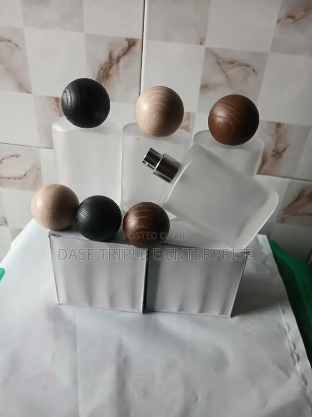 50ml Empty Frost Bottle Wooden Cap · Photo 1