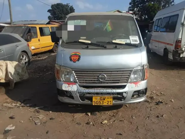 Nissan Caravan (Urvan) 2006 Grey · Photo 1