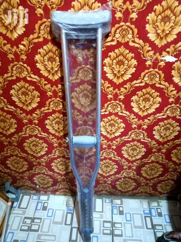 Armpit Crutches · Photo 1