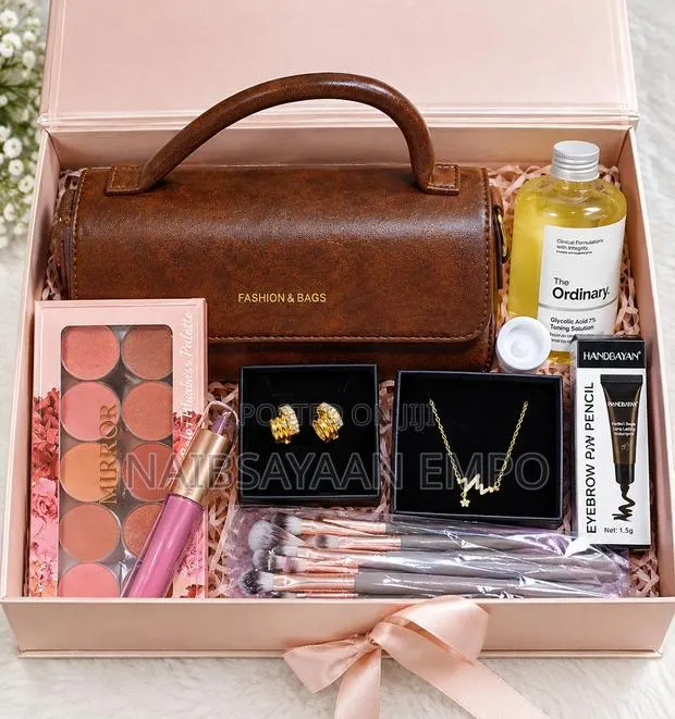 The Beauty Edit Gift · Photo 1