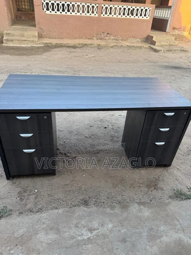 Executive Office Table With Two Drawers · Photo 1