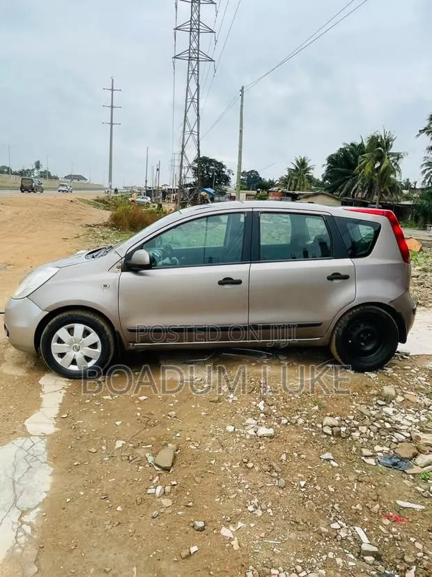 Nissan Note 2013 Beige · Photo 1