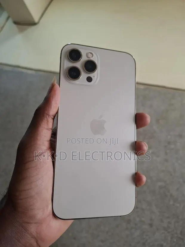 Apple iPhone 12 Pro Max 128 GB Gold · Photo 1
