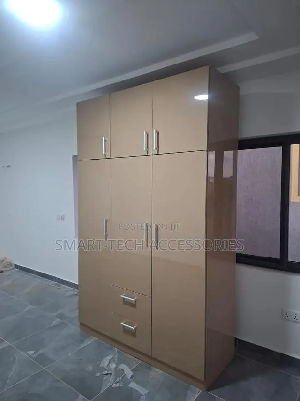 Classic 3 In 1 Wardrobe For Sale · Photo 1