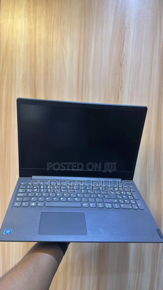Laptop Lenovo V15 4GB Intel SSD 256GB · Photo 1