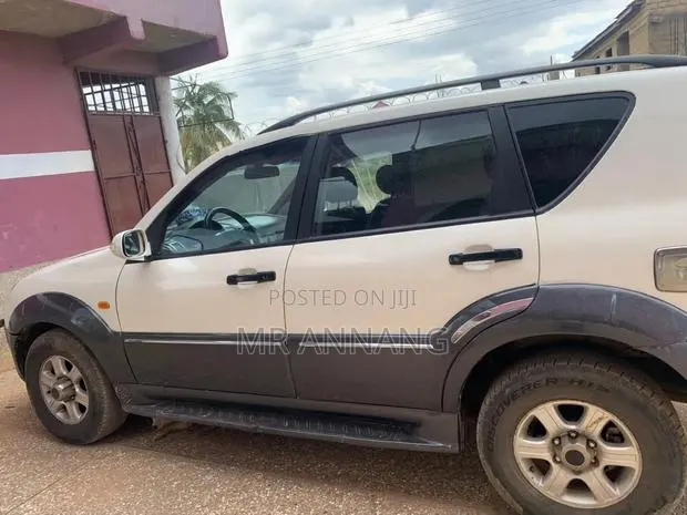 SsangYong Rexton 2005 White · Photo 1