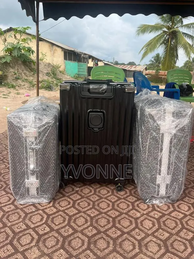 Premium Hard Shell Travel Suitcase – Anti-Cracked · Photo 1