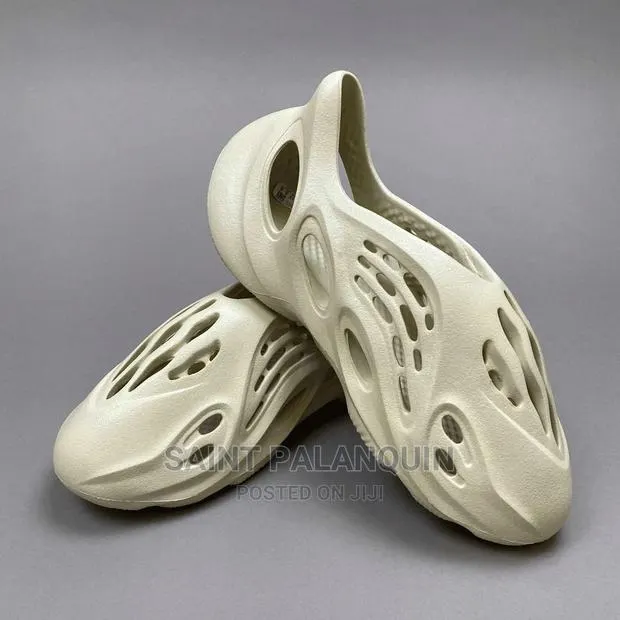 Yeezy Foam Sandals · Photo 1