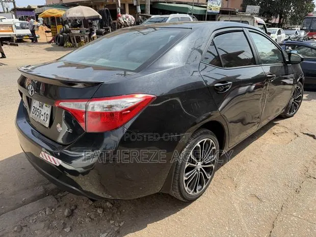 Toyota Corolla LE ECO Premium (1.8L 4cyl CVT) 2016 Black · Photo 1