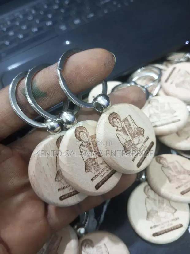 Customize Engraved Wooden Key Holder · Photo 1