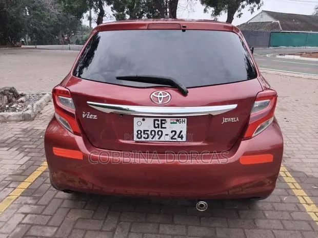 Toyota Vitz 2015 Burgundy · Photo 1