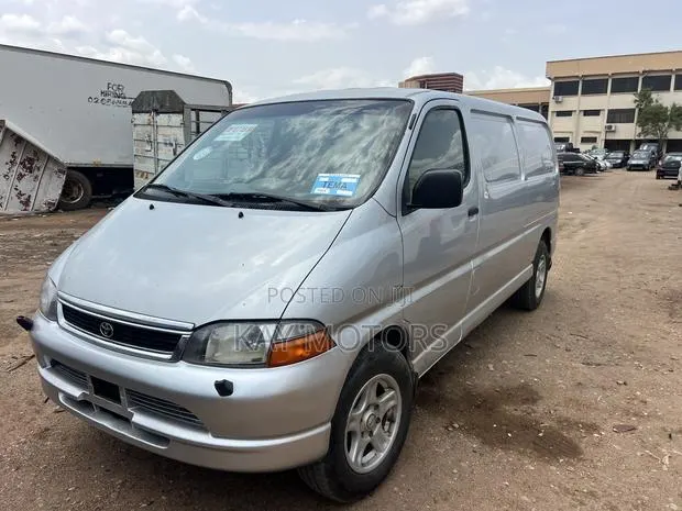 Toyota HiAce 2009 Silver · Photo 1